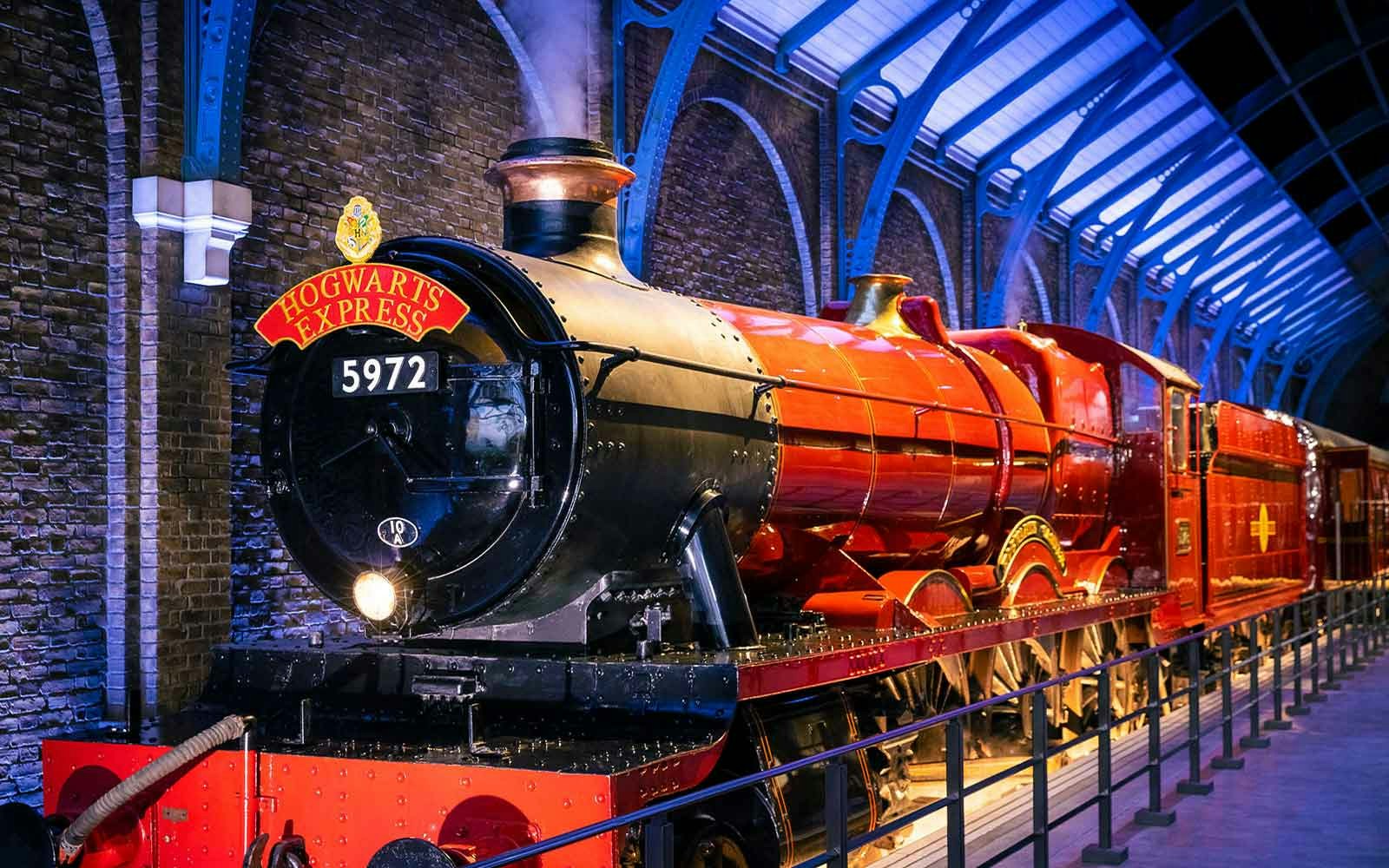 Hogwarts Express train at Harry Potter Tokyo Studio exhibit.