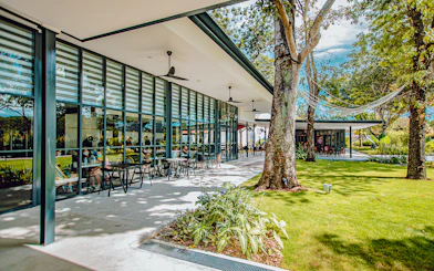 Hub and Spoke Lounge all’aeroporto Changi di Singapore (area pubblica)