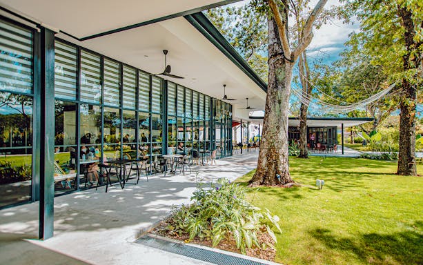 hub & spoke lounge (public area)-2