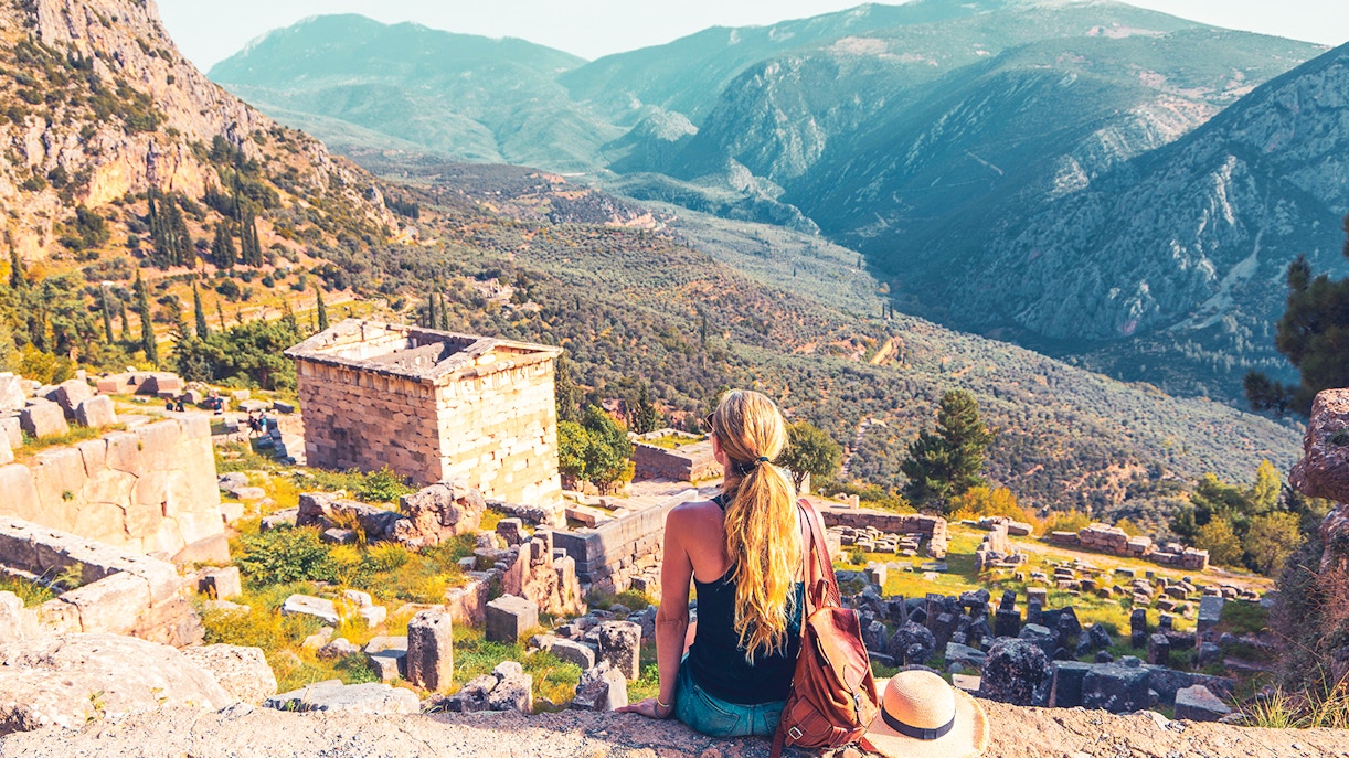 https://cdn-imgix.headout.com/media/images/72fc8098a7a4b825ec39ff3861741e2f-Delphi%20archaeological%20site%205.jpg