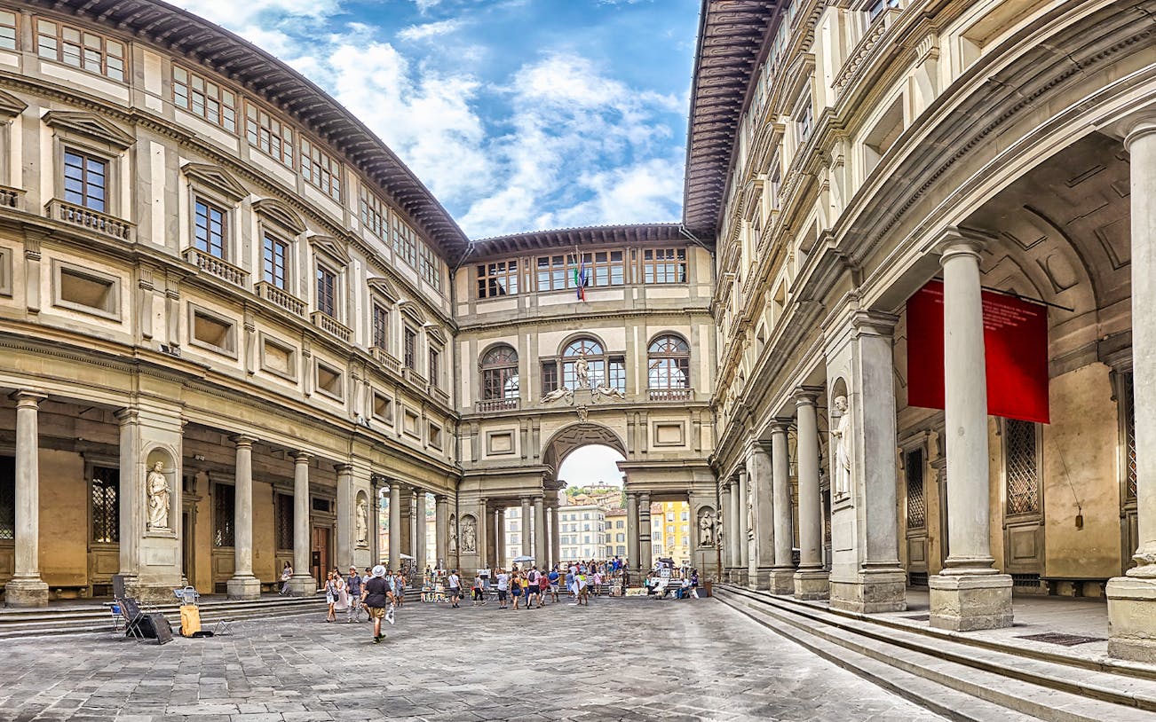 Uffizi Gallery courtyard in Florence, Italy, featuring Renaissance architecture.