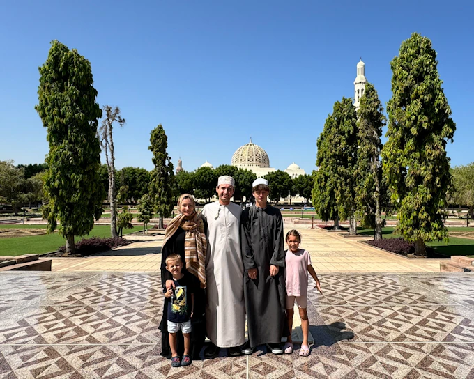 Muscat: Guided Private City Tour with Lunch and Transfers
