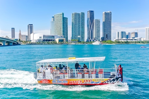 Cruzeiro ao pôr do sol em Miami Beach