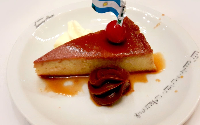 Dessert with Argentine flag at Homero Manzi Tango show dinner.