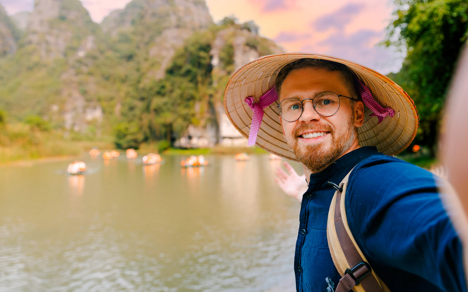 From Hanoi: Ninh Binh Small-Group Limousine Day Trip with Hoa Lu, Trang An Boat & Mua Cave