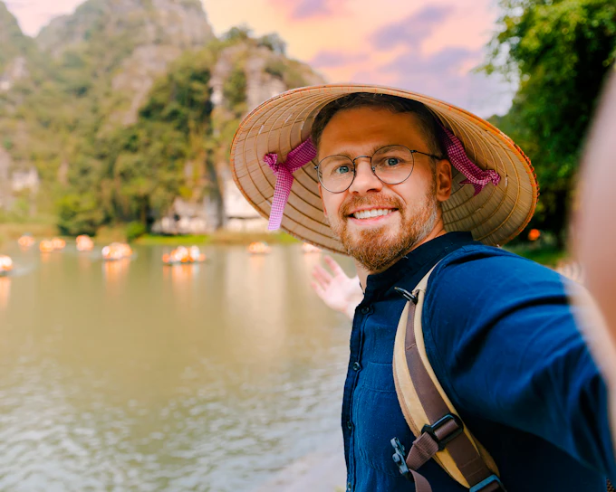 From Hanoi: Ninh Binh Small-Group Limousine Day Trip with Hoa Lu, Trang An Boat & Mua Cave