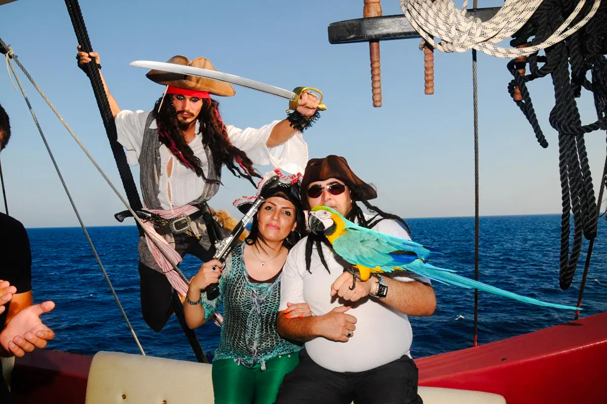 Antalya: Lara Pirate-Themed Boat Trip with Lunch