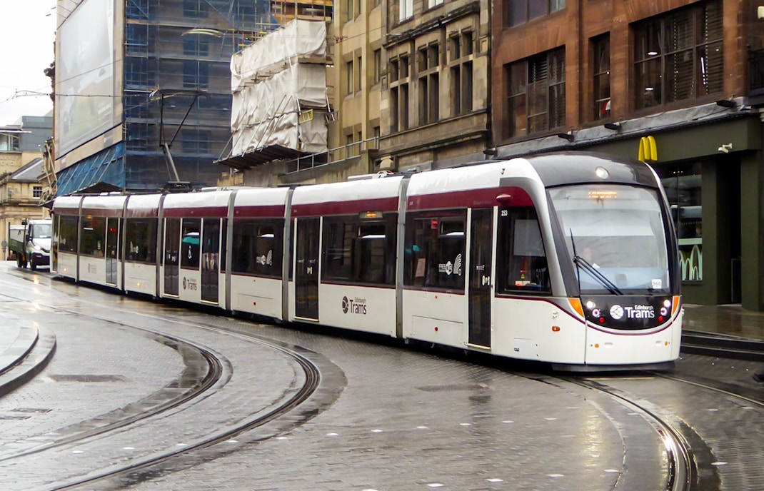 One-Way Transfers Or Round-Trip Transfers - Edinburgh Airport Transfer