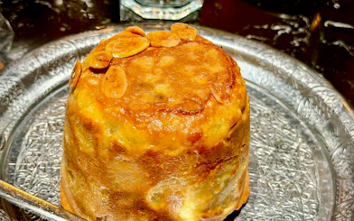 Perde Pilavı served on a decorative plate during Turkish Food Night in Istanbul.