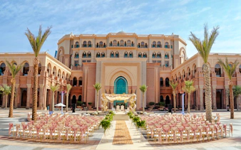 stadtrundfahrt durch abu dhabi mit eintritt in die scheich-zayid-moschee, den qasr al watan und den louvre abu dhabi sowie transfers-8