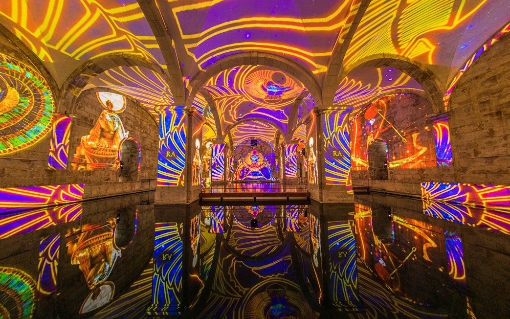 Visitors at Immersivus Gallery Lisbon experiencing an audiovisual show on Ancient Egypt.