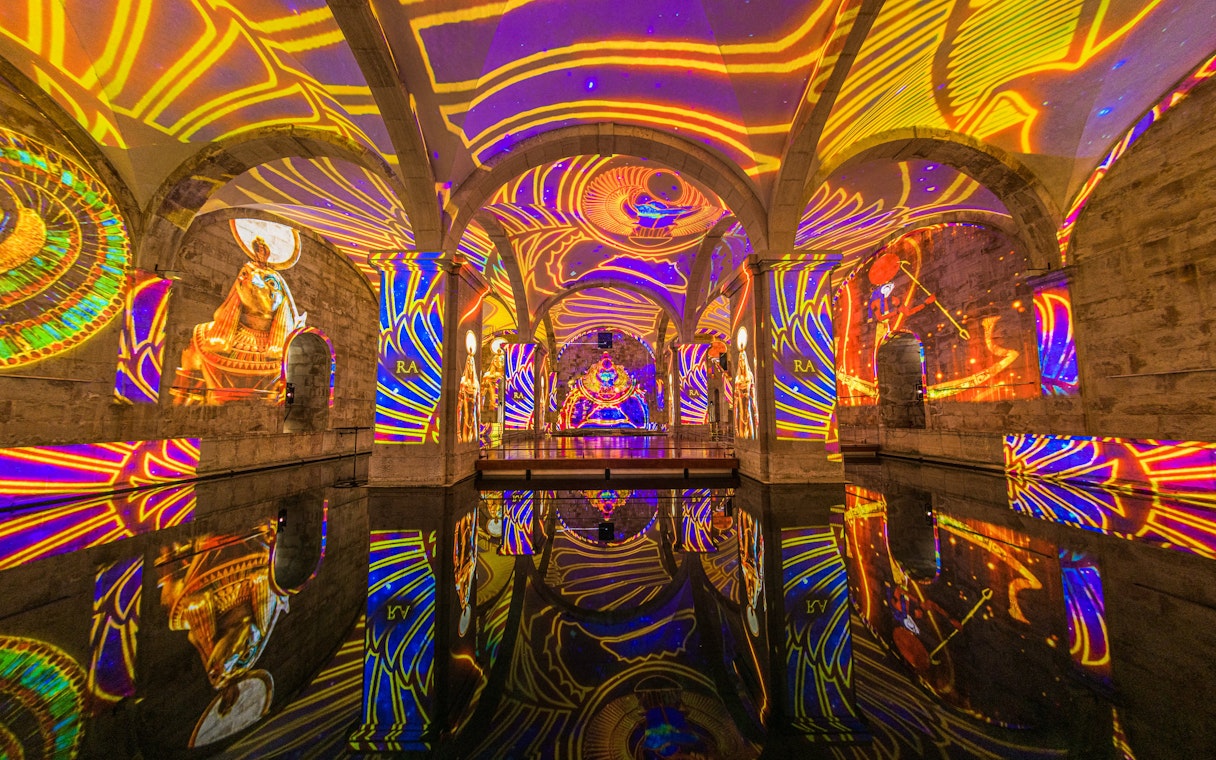 Visitors at Immersivus Gallery Lisbon experiencing an audiovisual show on Ancient Egypt.