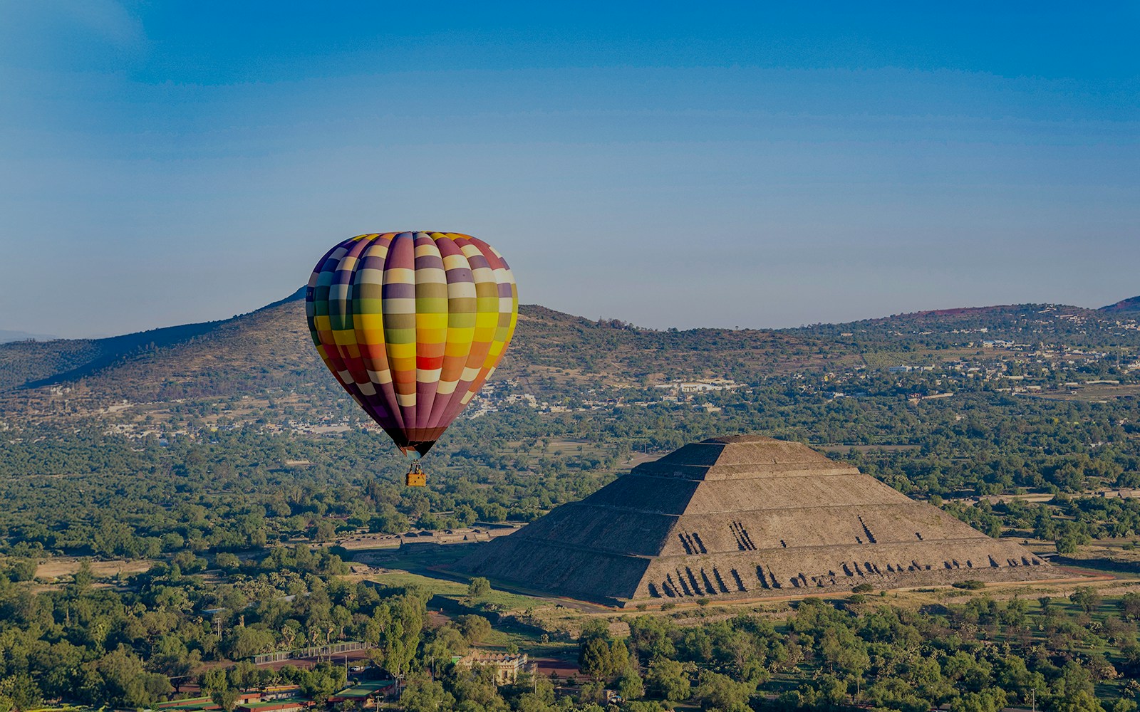 Hot air balloon over Teotihuacan Pyramid of the Sun, Mexico.