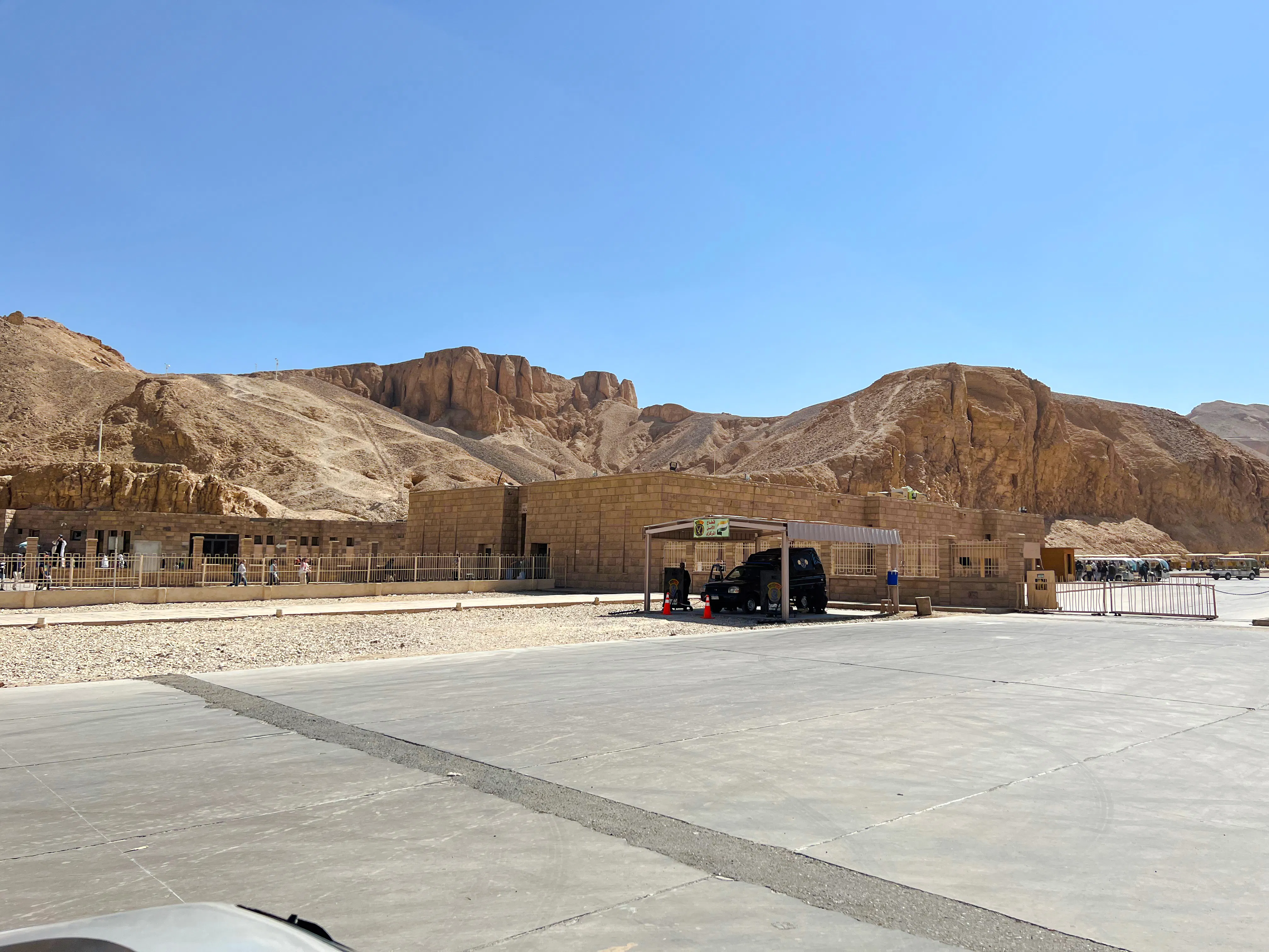 Luxor West Bank Private Tour with Egyptologist Guide: Valley of the Kings and Hatshepsut Temple Image 3