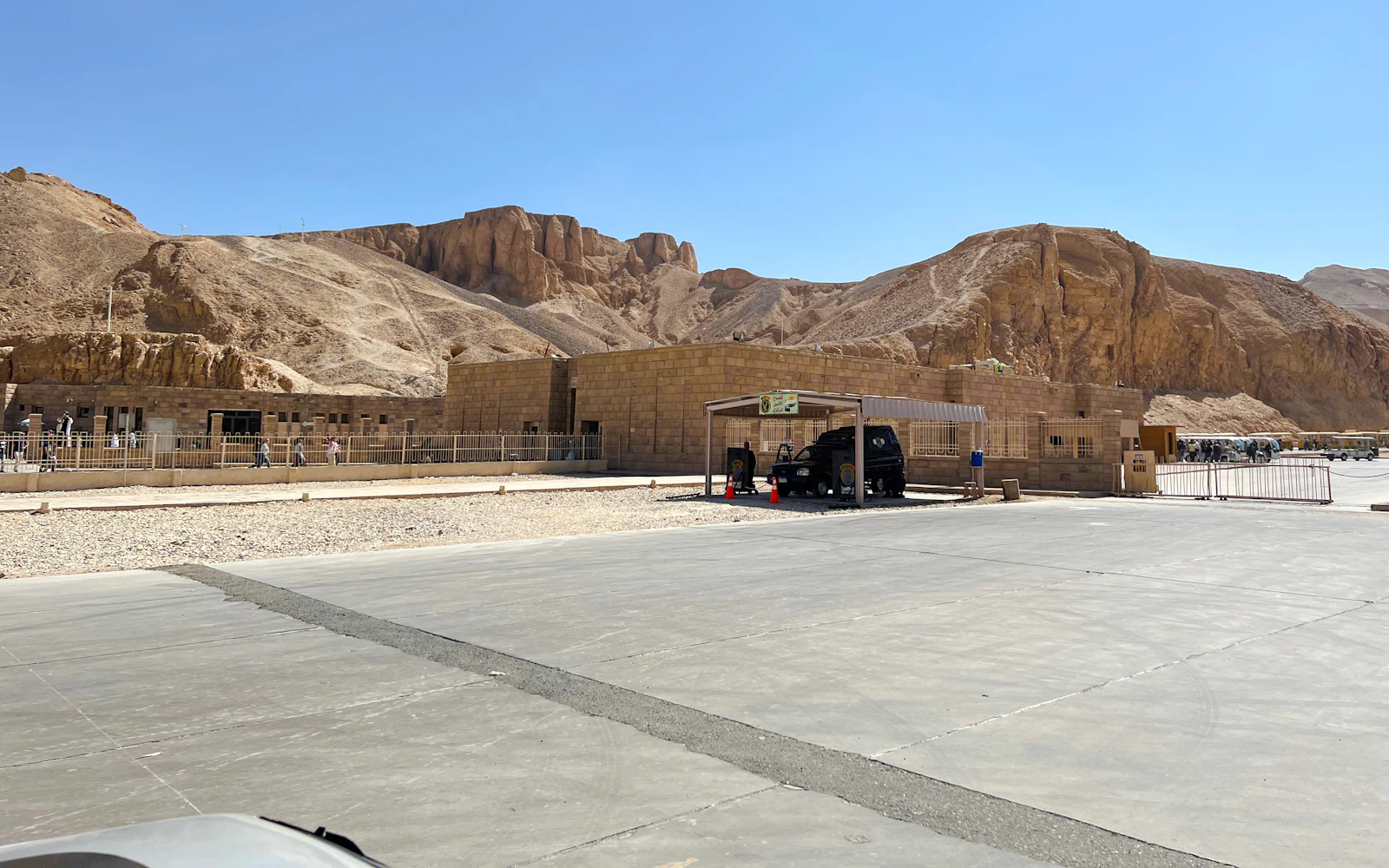 Luxor West Bank Private Tour with Egyptologist Guide: Valley of the Kings and Hatshepsut Temple Image 3