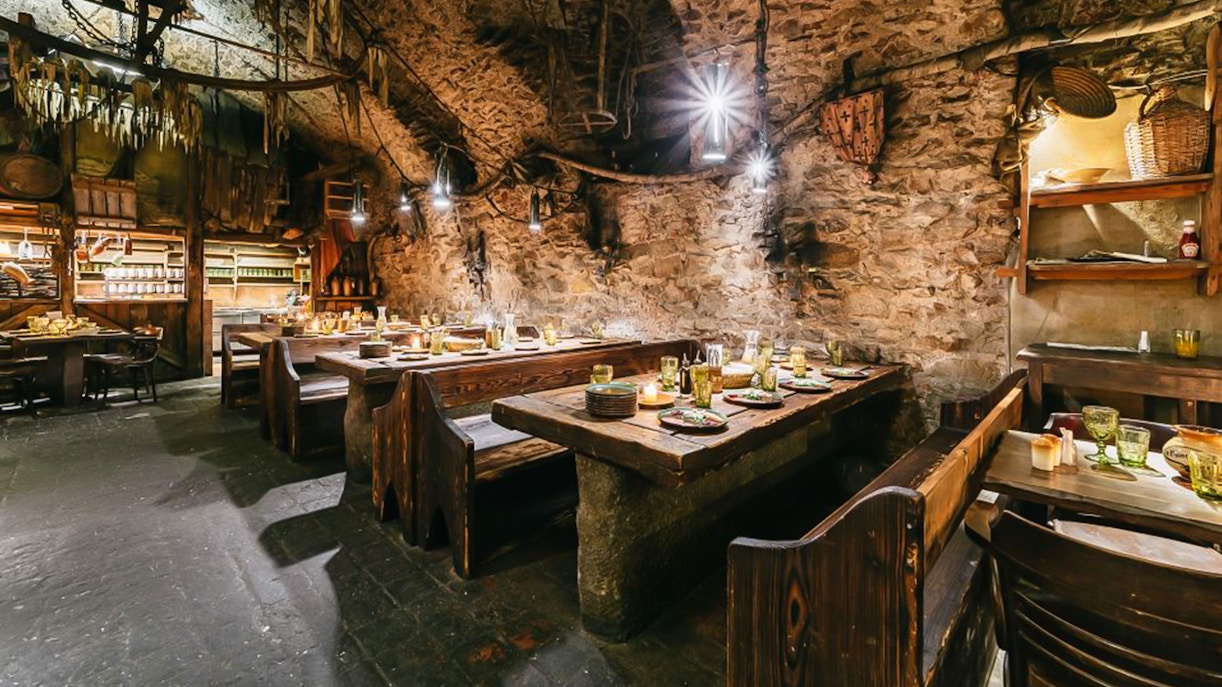 Why should you experience a medieval dinner in Prague