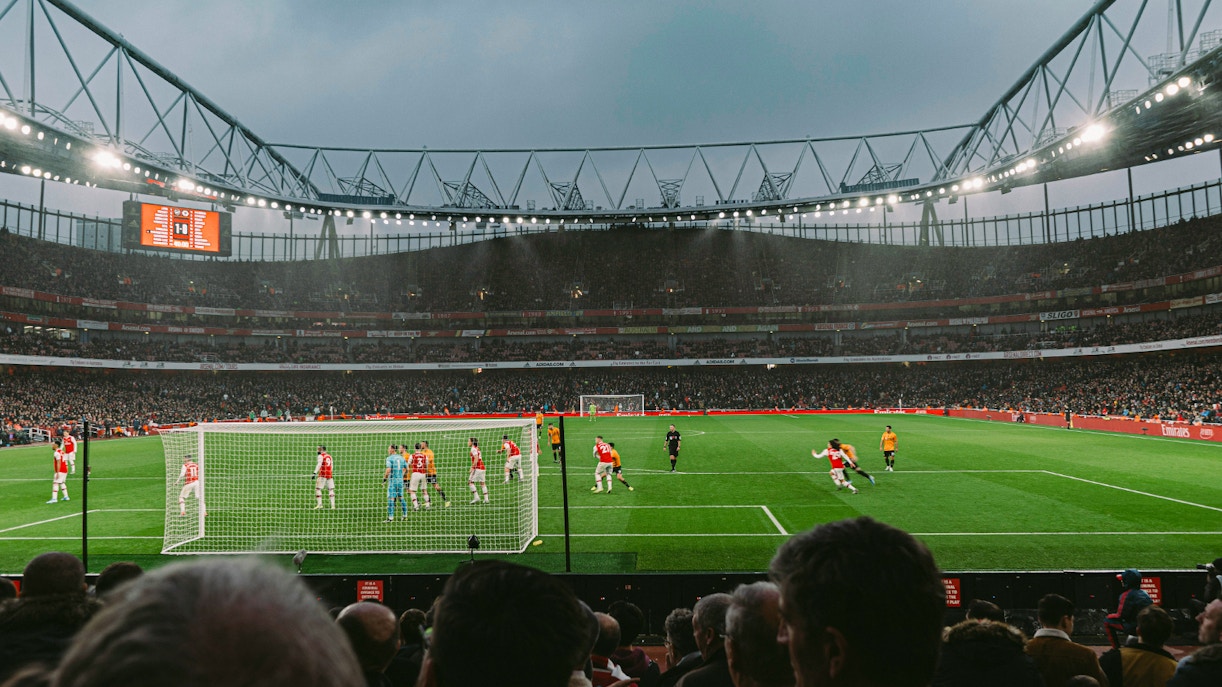 https://cdn-imgix.headout.com/media/images/754614ab9723411176bb575fdf6799fe-Emirates%20Stadium%20london_0000s_0004_nelson-ndongala-zsIjlkc-ooM-unsplash.jpg