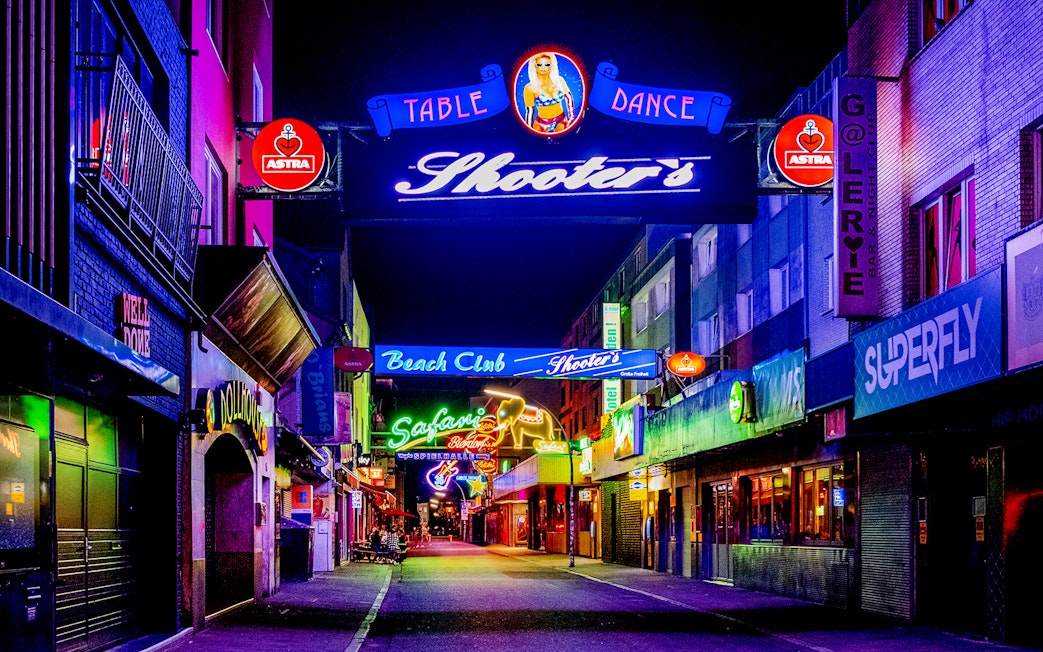 Neon-lit street in St. Pauli, Hamburg, featuring bars and clubs for the Sex & Crime Tour.