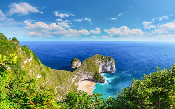 Scenic view of Kelingking Beach on West Nusa Penida Island with cliffs and ocean.