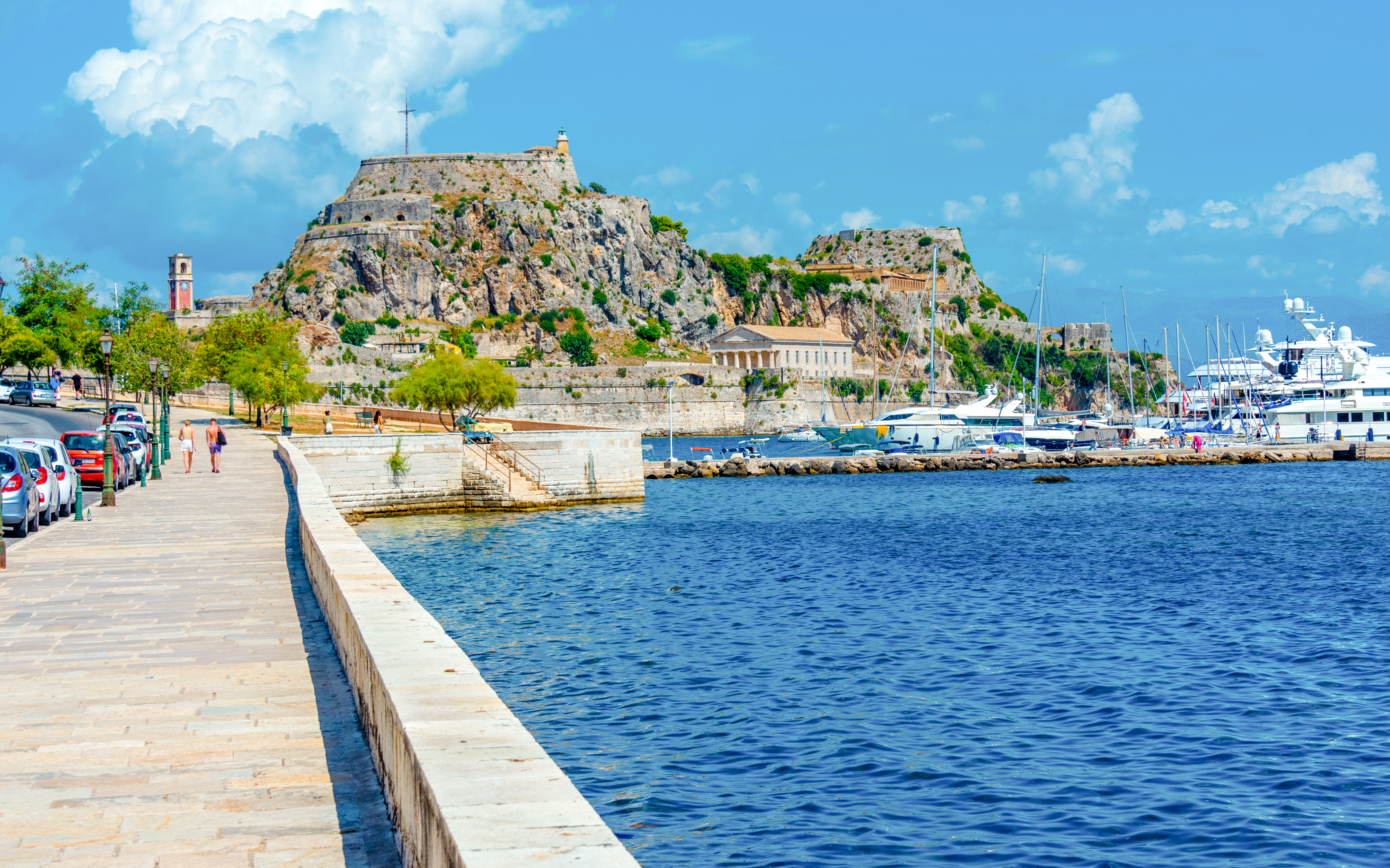 Passeio pela Baía de Garitsa	