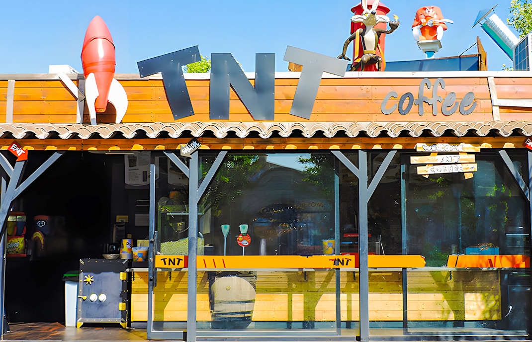 TNT Coffee shop exterior at Parque Warner Madrid.