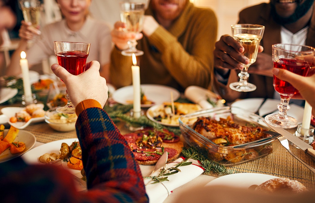 Tourists enjoying a three-course dinner during a small group day and night tour of Niagara.