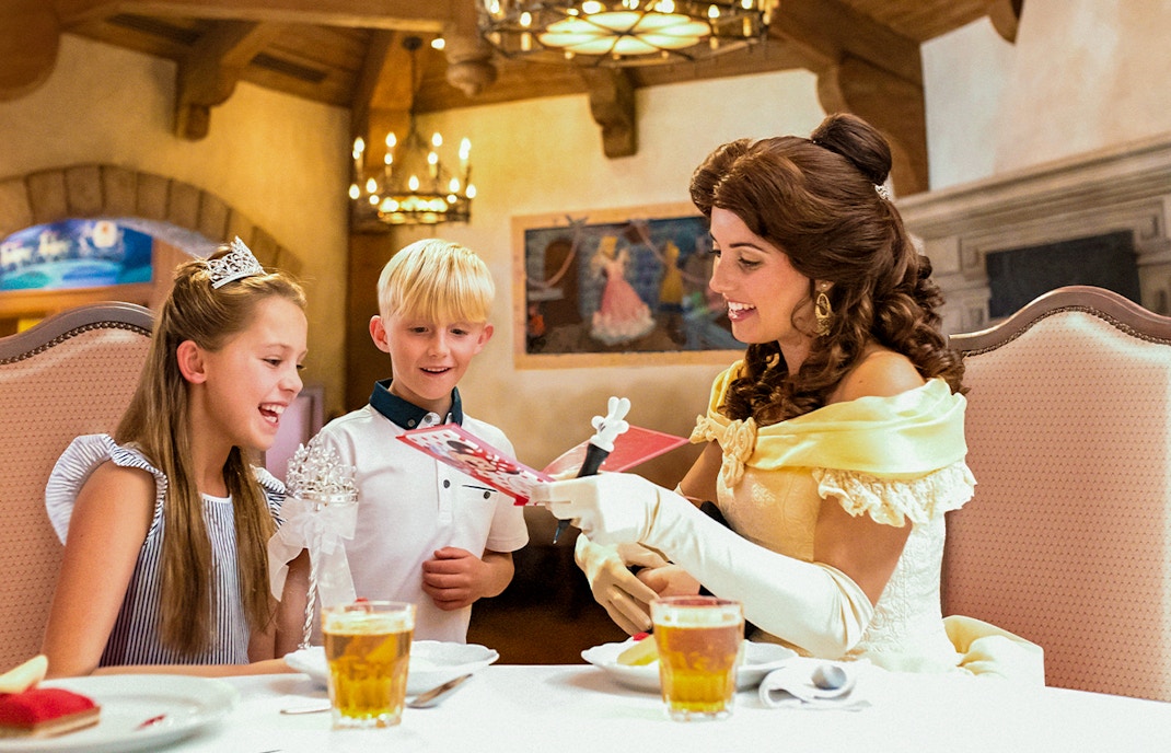 Children meeting a character at Auberge de Cendrillon, Disneyland Paris.