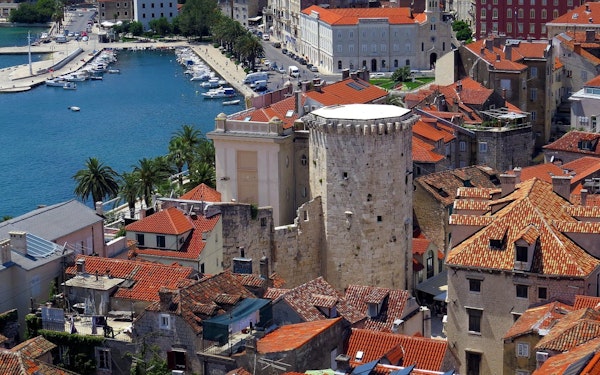 Split Guided Walking Tour and Klis Fortress Visit with Panoramic Views and A/C Transport