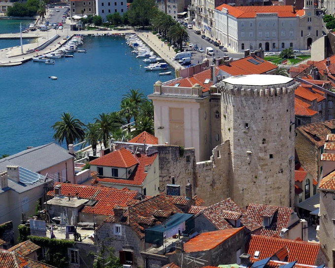 Split Guided Walking Tour and Klis Fortress Visit with Panoramic Views and A/C Transport