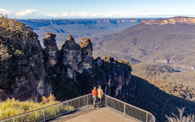 Couple viewing the Three Sisters rock formation in Blue Mountains, Australia.