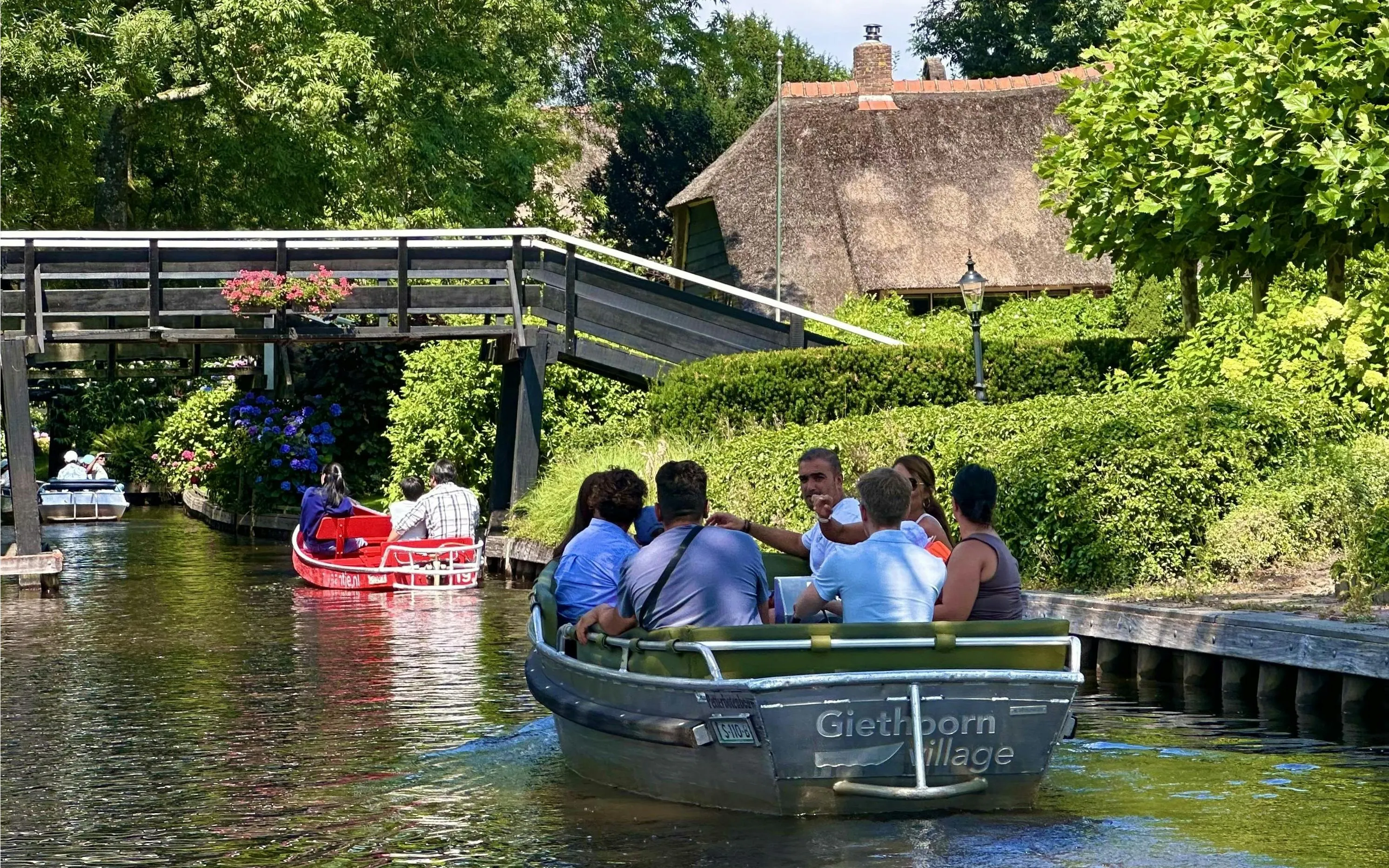 From Amsterdam: Giethoorn Village Bus Tour + Canal Cruise Image 3