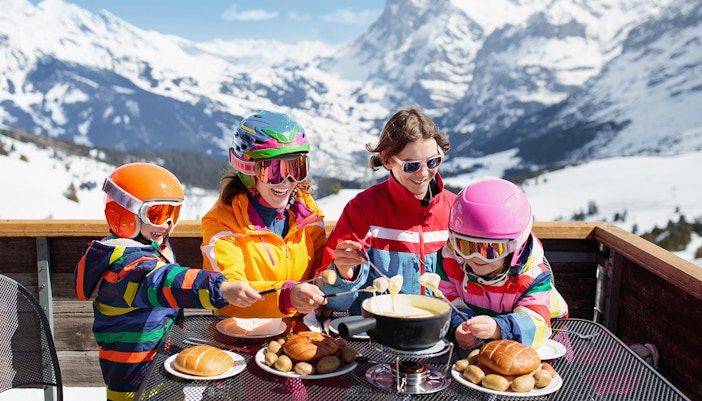 Family eating - Grindelwald in December