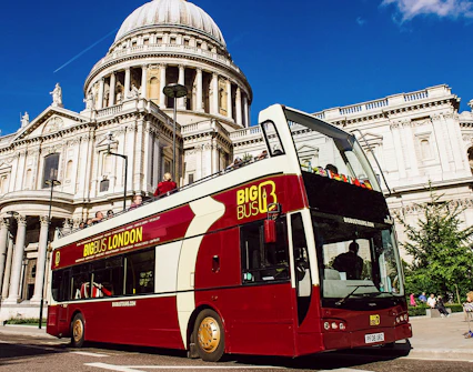 Open-top Big Bus tour in front of St. Paul's Cathedral, London.