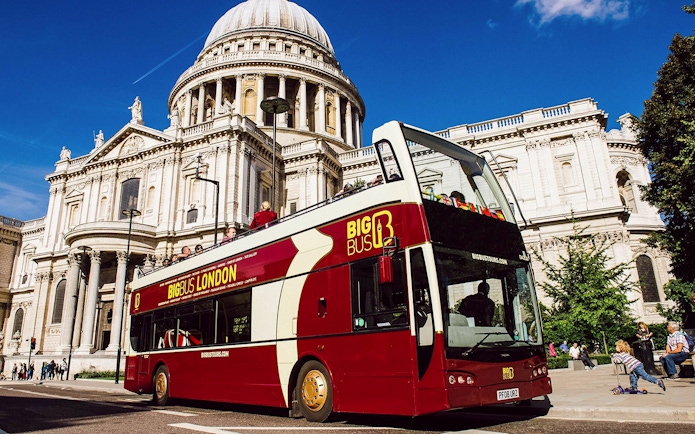 Open-top Big Bus tour in front of St. Paul's Cathedral, London.