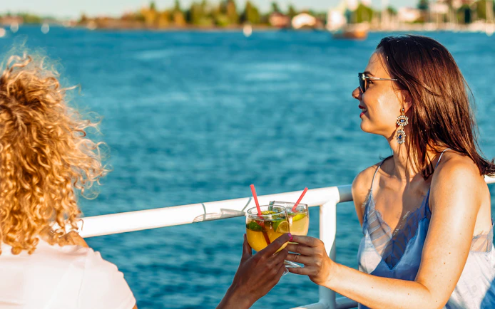 Guests enjoying drinks on Helsinki sightseeing cruise.
