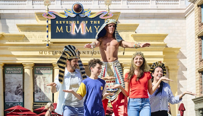Guests posing with staff in Egyptian costumes at Revenge of the Mummy, Universal Studios Orlando.