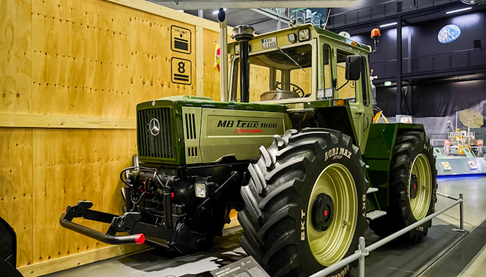Tractor exhibit at Technik Museum Speyer, featuring a Mercedes-Benz MB Trac 1800 intercooler.