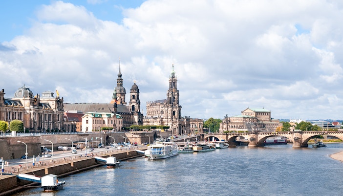 scenic surroundings near semperoper
