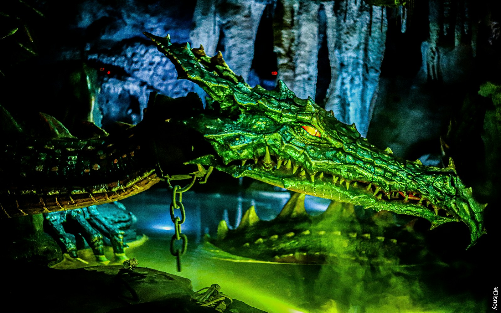 La Tanière du Dragon animatronic dragon in Disneyland Paris cave setting.