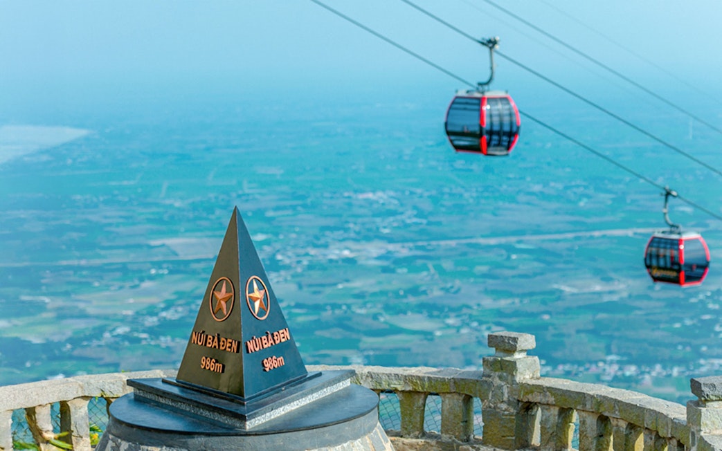 Cable cars ascending to Van Son Peak at Sun World Ba Den Mountain.