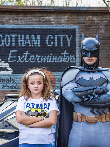 Children with Batman at Parque Warner Madrid.