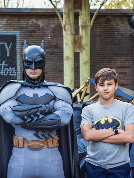 Children with Batman at Parque Warner Madrid.