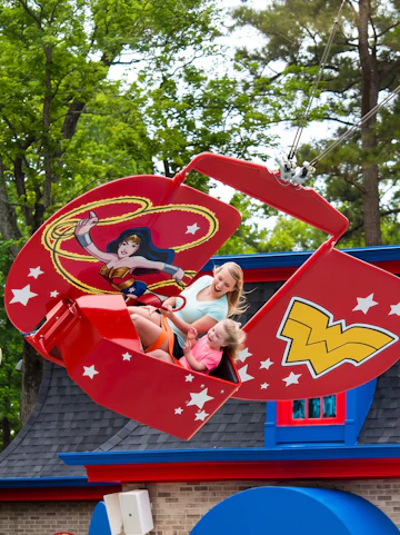 Visitors enjoying the WONDER WOMAN™ Flight School ride at Six Flags Over Georgia.