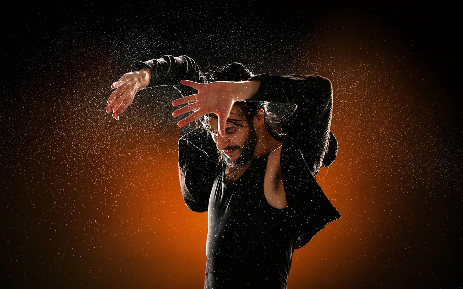 Flamenco dancer performing at La Perla del Born in Barcelona.
