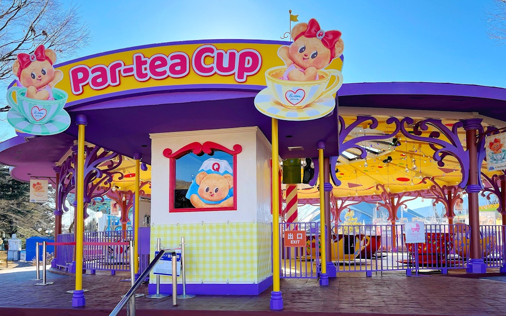 Fuji-Q Highland Par-Tea Cup ride with colorful teacup decor and bear illustrations.