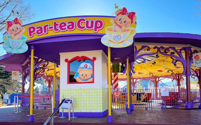 Fuji-Q Highland Par-Tea Cup ride with colorful teacup decor and bear illustrations.