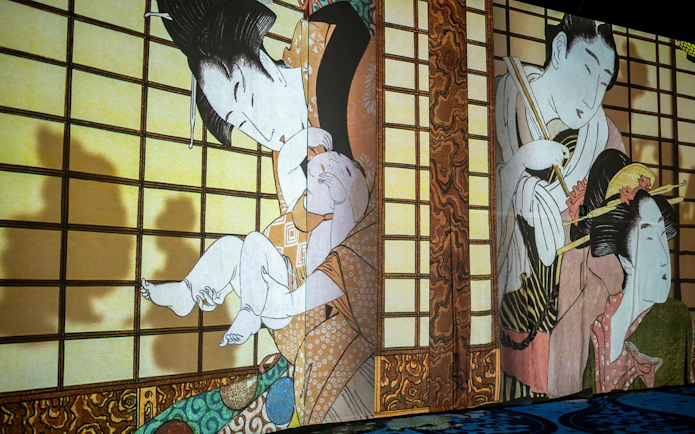 Japanese art projection at Rotterdam: Remastered exhibit, featuring traditional figures.