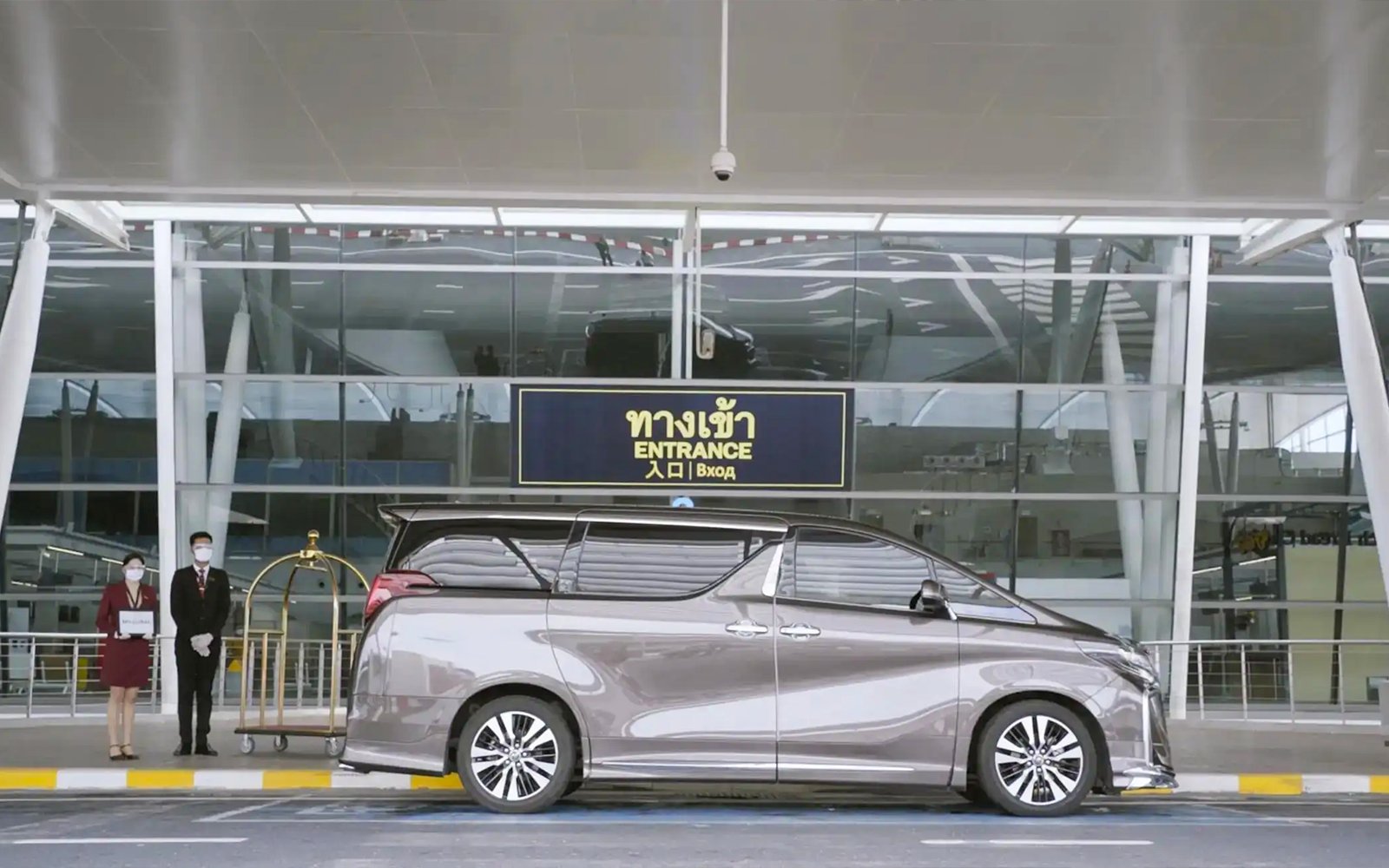 VIP fast-track service vehicle at Donmuang Airport entrance.