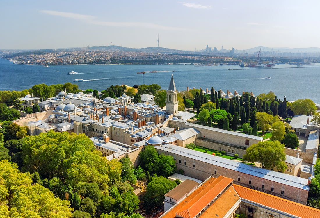 Aerial view of Topkapi Palace complex and surrounding gardens in Istanbul, Turkey.