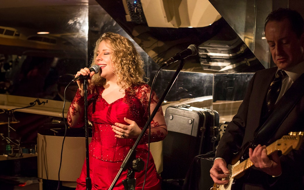 Live music performance on Gold Penfolds Dinner & Drinks Cruise, Sydney Harbour.